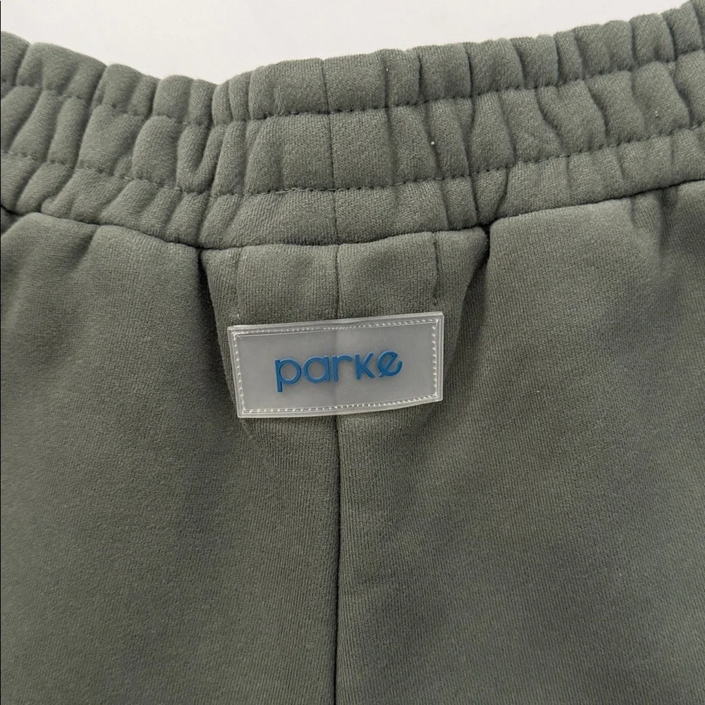 NEW Women’s PARKE
Fleece Sweatshorts in Hunter Green
Size XS - Picture 7 of 8